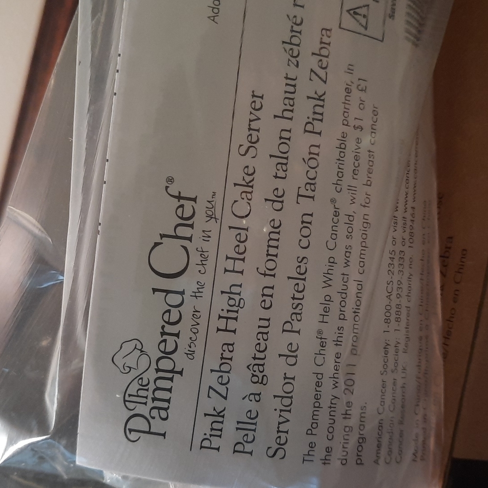 NWT.  Pampered Chef High Heel Cake Server.